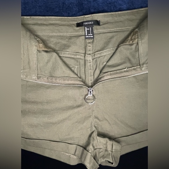 Shorts Zip Front Olive Green Shorts by Forever 21 O Ring Zip front Shorts 🆕 - Picture 6 of 6